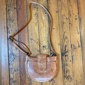 Chic Tan Leather Crossbody Bag